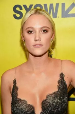 Maika Monroe / maikamonroe nude photo #0046