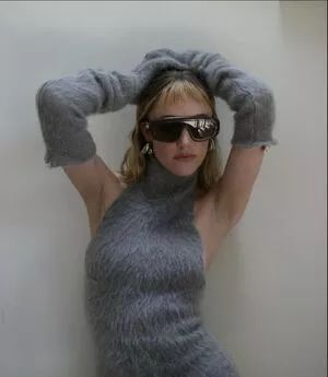 Maika Monroe / maikamonroe nude photo #0075