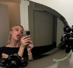 Maika Monroe / maikamonroe nude photo #0324