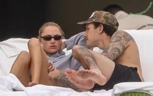 Maika Monroe / maikamonroe nude photo #0327