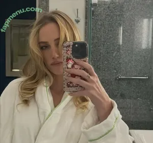 Maika Monroe / maikamonroe nude photo #0356