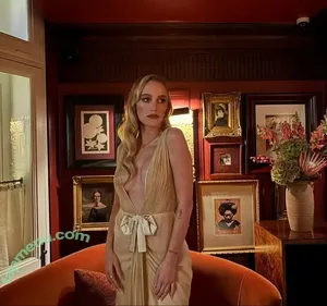 Maika Monroe / maikamonroe nude photo #0357