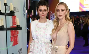 Maika Monroe / maikamonroe nude photo #0366