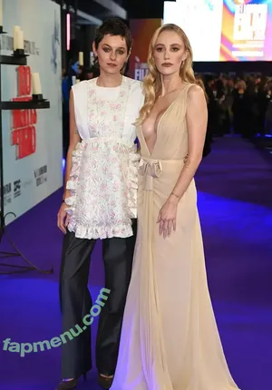 Maika Monroe / maikamonroe nude photo #0377