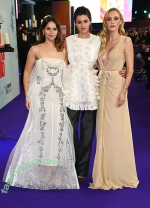 Maika Monroe / maikamonroe nude photo #0378