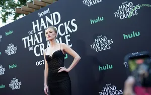 Maika Monroe / maikamonroe nude photo #0394