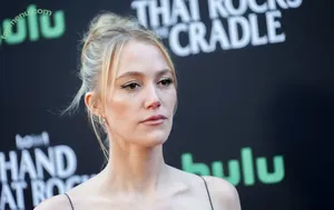 Maika Monroe / maikamonroe nude photo #0398