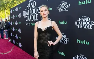 Maika Monroe / maikamonroe nude photo #0403