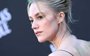 Maika Monroe / maikamonroe nude photo #0405