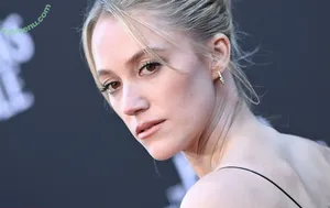 Maika Monroe / maikamonroe nude photo #0406