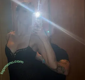 Maika Monroe / maikamonroe nude photo #0424