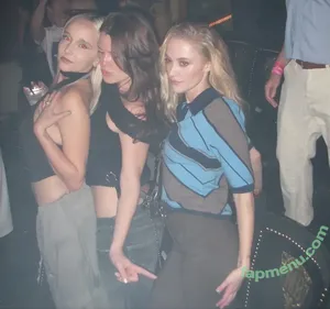 Maika Monroe / maikamonroe nude photo #0425