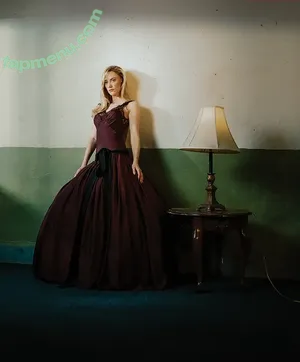 Maika Monroe / maikamonroe nude photo #0432