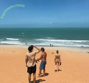 Maika Monroe / maikamonroe nude photo #0457