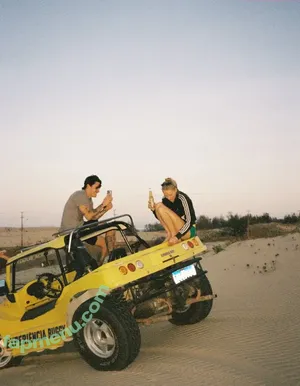 Maika Monroe / maikamonroe nude photo #0475