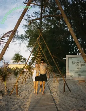 Maika Monroe / maikamonroe nude photo #0478