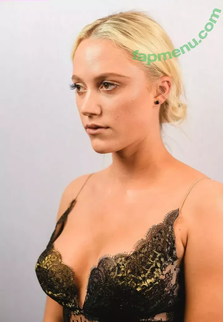 Maika Monroe nude photo #0051 (maikamonroe)