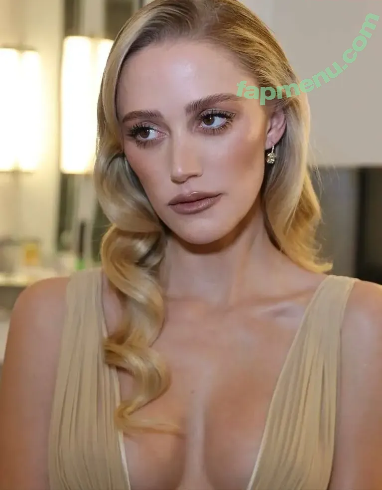 Maika Monroe nude photo #0354 (maikamonroe)