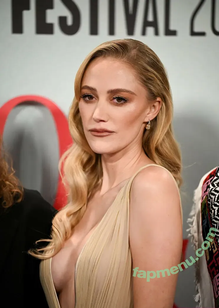 Maika Monroe nude photo #0371 (maikamonroe)