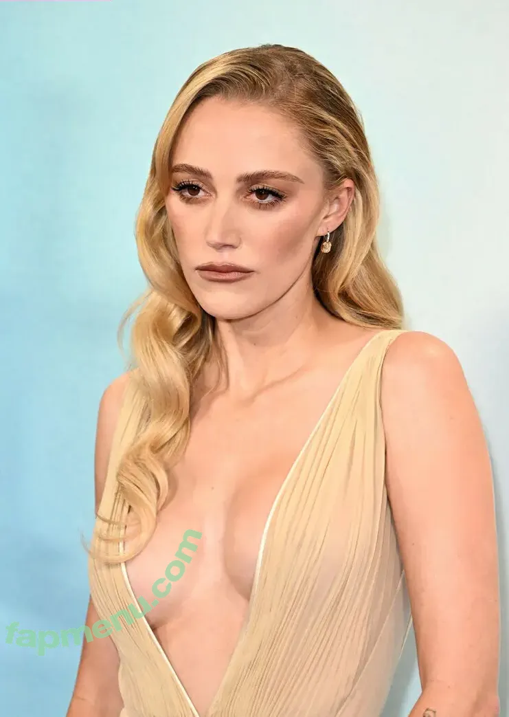 Maika Monroe nude photo #0372 (maikamonroe)