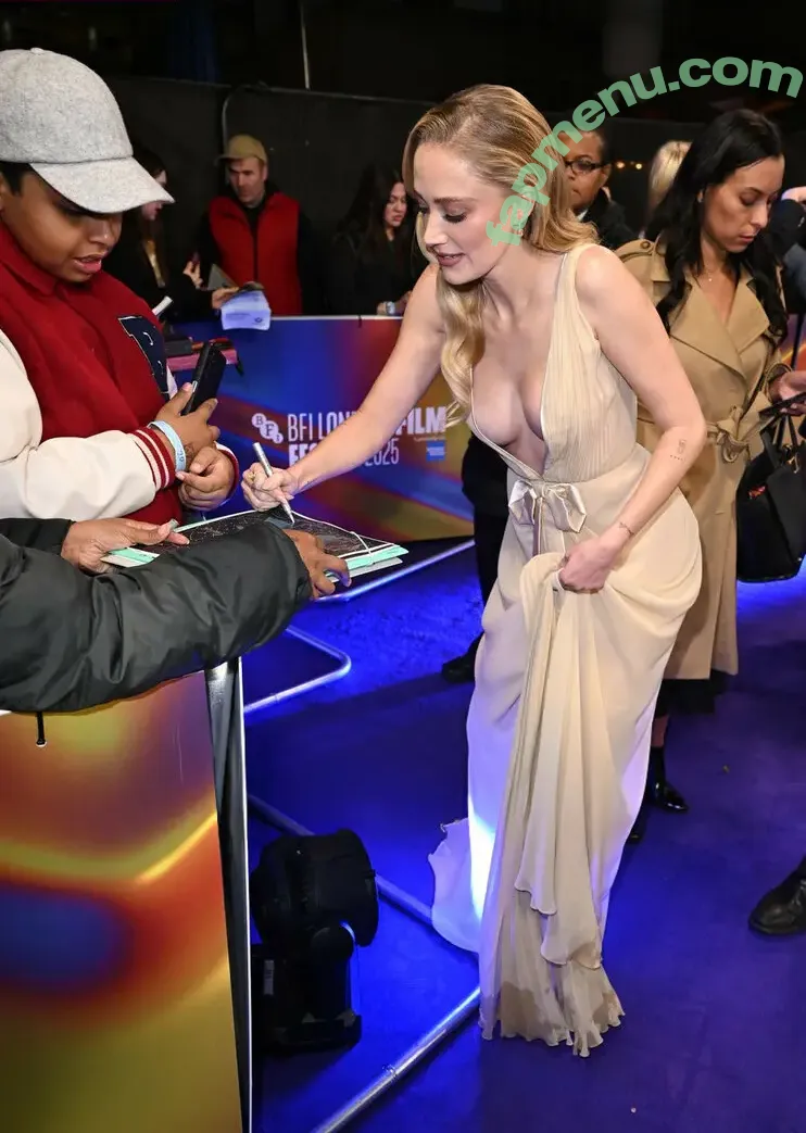 Maika Monroe nude photo #0375 (maikamonroe)