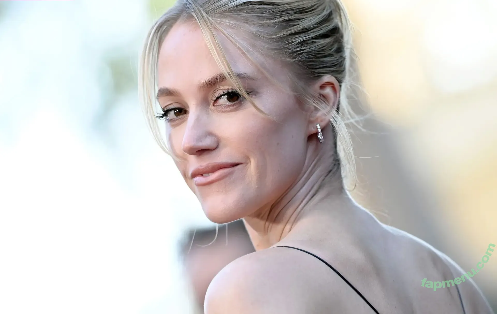 Maika Monroe nude photo #0407 (maikamonroe)