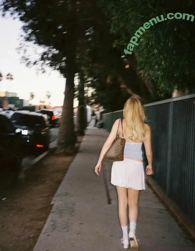 Maika Monroe nude photo #0415 (maikamonroe)