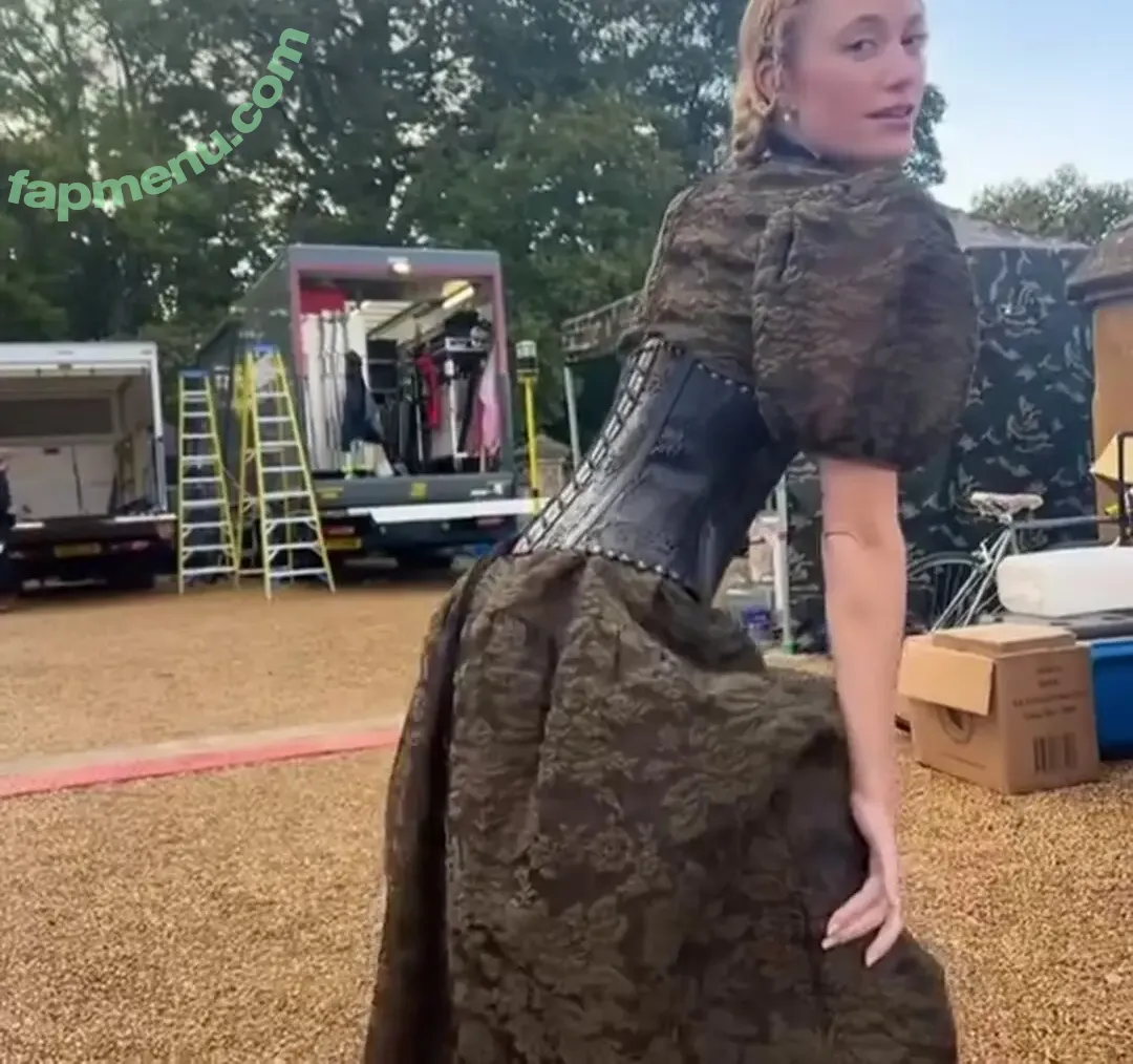 Maika Monroe nude photo #0430 (maikamonroe)