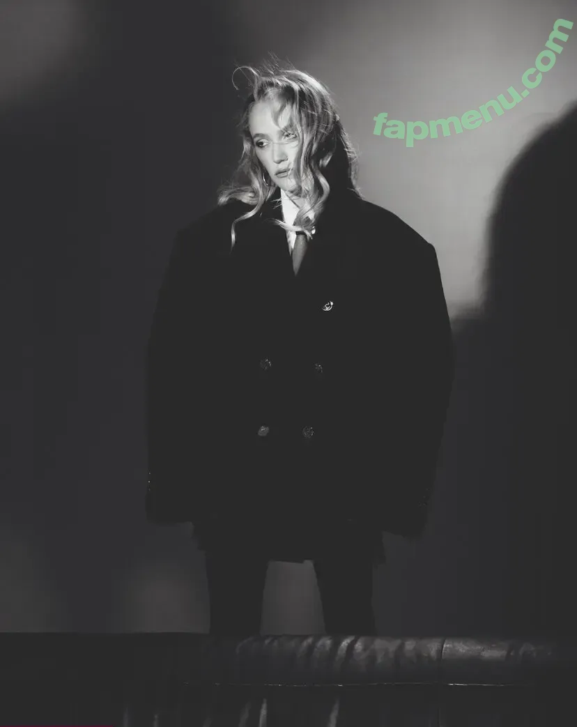 Maika Monroe nude photo #0446 (maikamonroe)