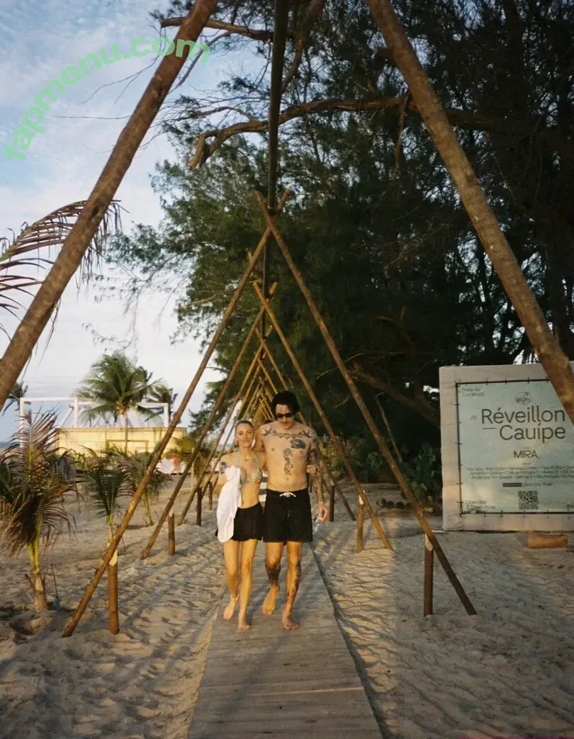 Maika Monroe nude photo #0478 (maikamonroe)