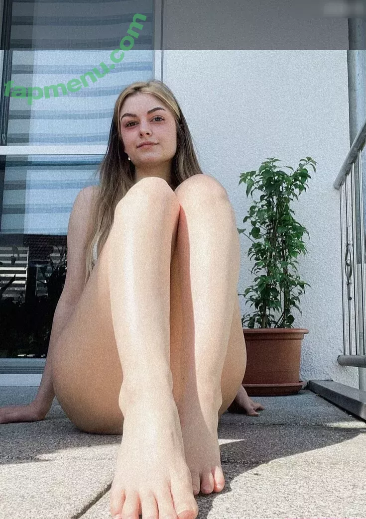 maikeelenna nude photo #0431 (maiku / skyress_vip)