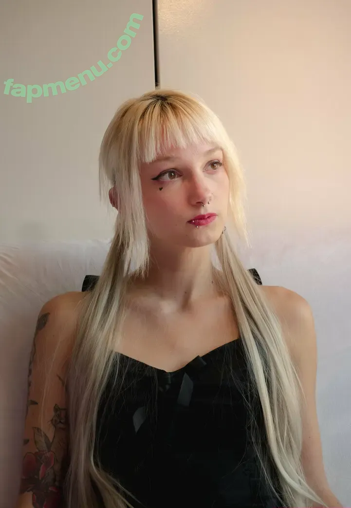 mailinya nude photo #0002 (mailinya)