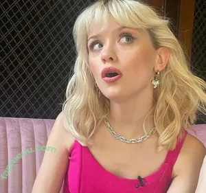 Maisie Peters / maisiehpeters nude photo #0285