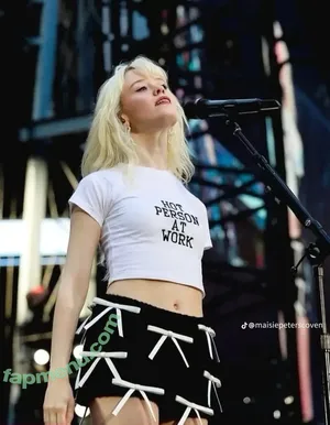 Maisie Peters / maisiehpeters nude photo #0383