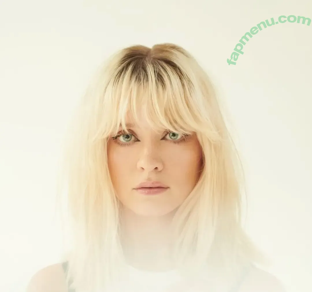 Maisie Peters nude photo #0340 (maisiehpeters)