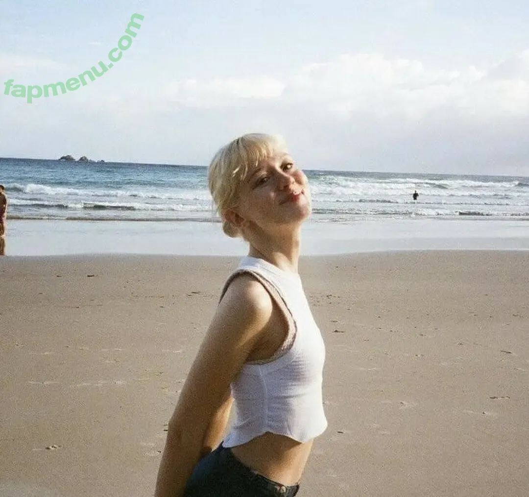 Maisie Peters nude photo #0374 (maisiehpeters)