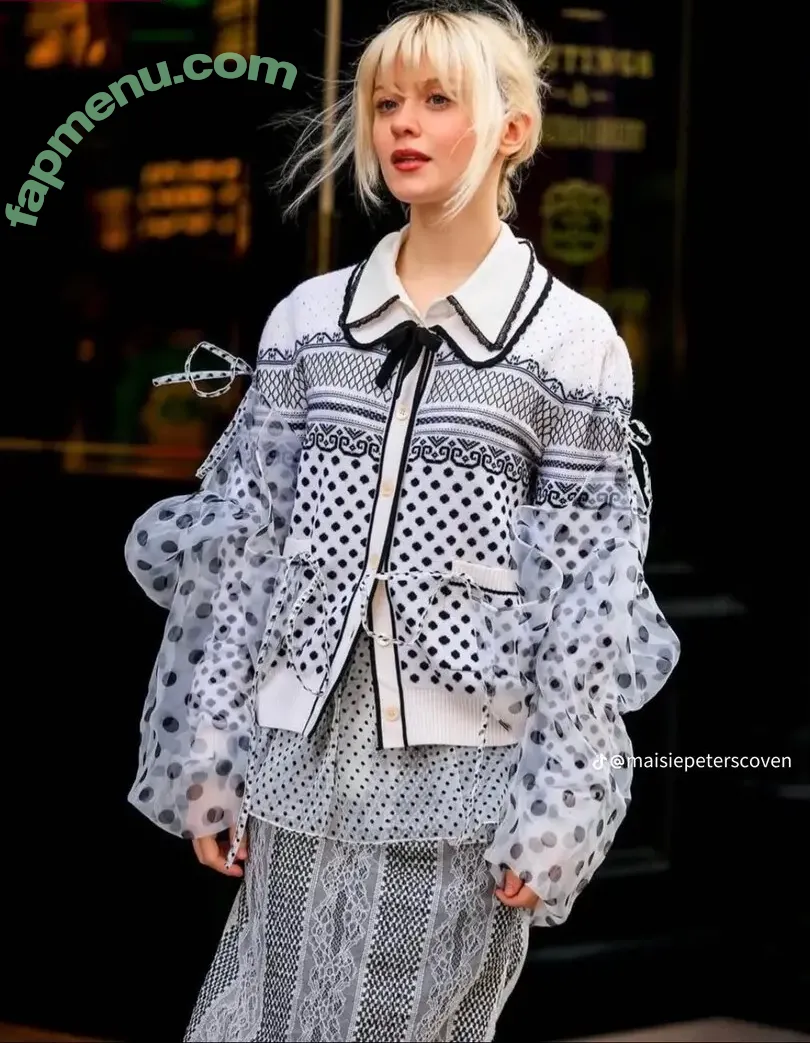 Maisie Peters nude photo #0389 (maisiehpeters)