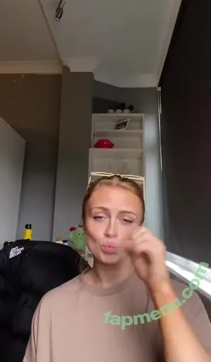 Maisie Smith / maisiesmithofficial nude photo #0004