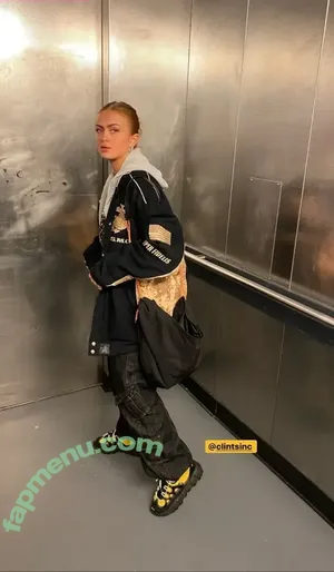 Maisie Smith / maisiesmithofficial nude photo #0037