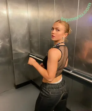 Maisie Smith / maisiesmithofficial nude photo #0038