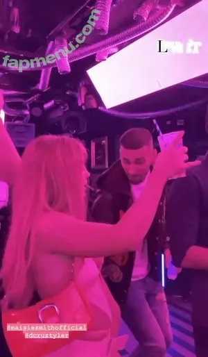 Maisie Smith / maisiesmithofficial nude photo #0049