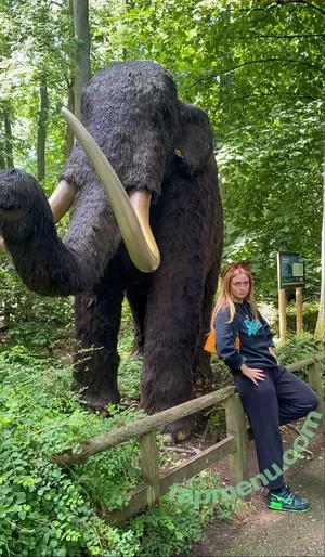 Maisie Smith / maisiesmithofficial nude photo #0078