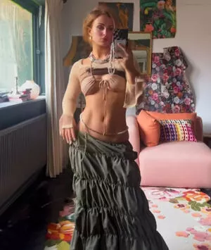 Maisie Smith / maisiesmithofficial nude photo #0445