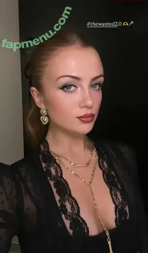 Maisie Smith / maisiesmithofficial nude photo #0783