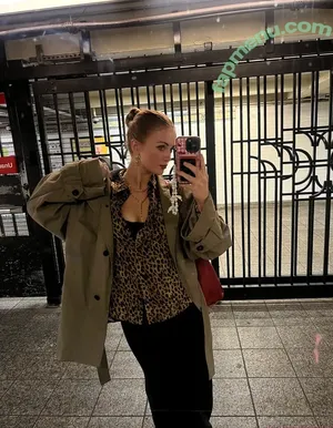 Maisie Smith / maisiesmithofficial nude photo #0785