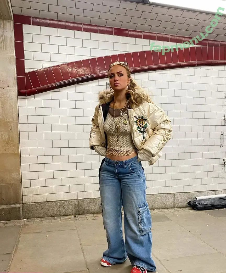 Maisie Smith nude photo #0021 (maisiesmithofficial)