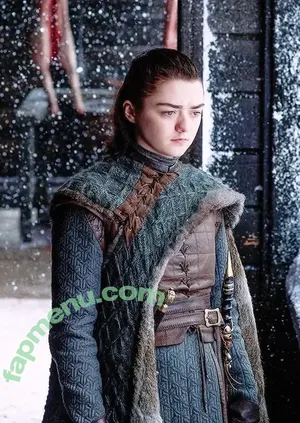 Maisie Williams nude