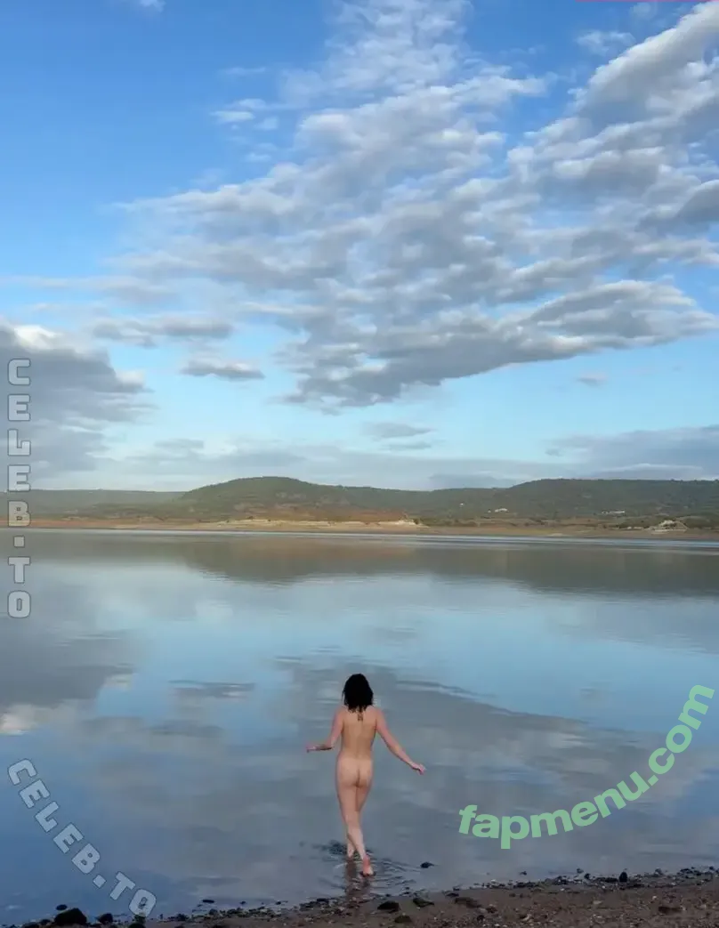 Maisie Williams nude photo #0138 (MaisieWilliamsOfficial / Maisie_Williams)