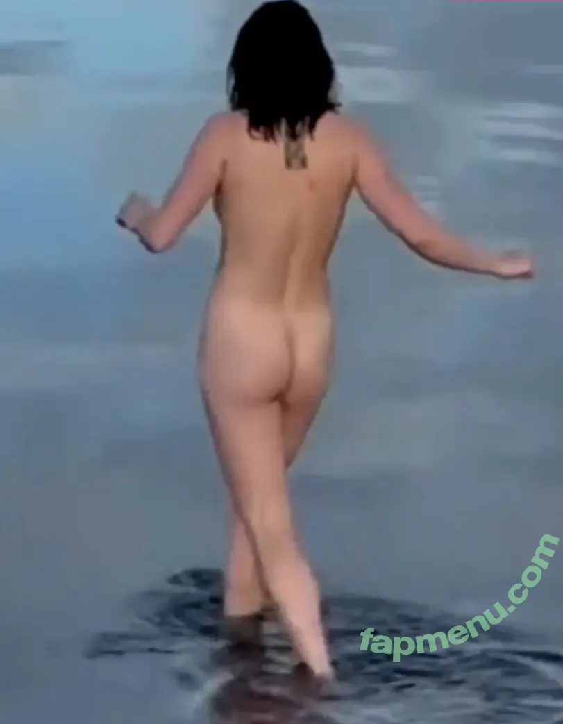 Maisie Williams nude photo #0154 (MaisieWilliamsOfficial / Maisie_Williams)