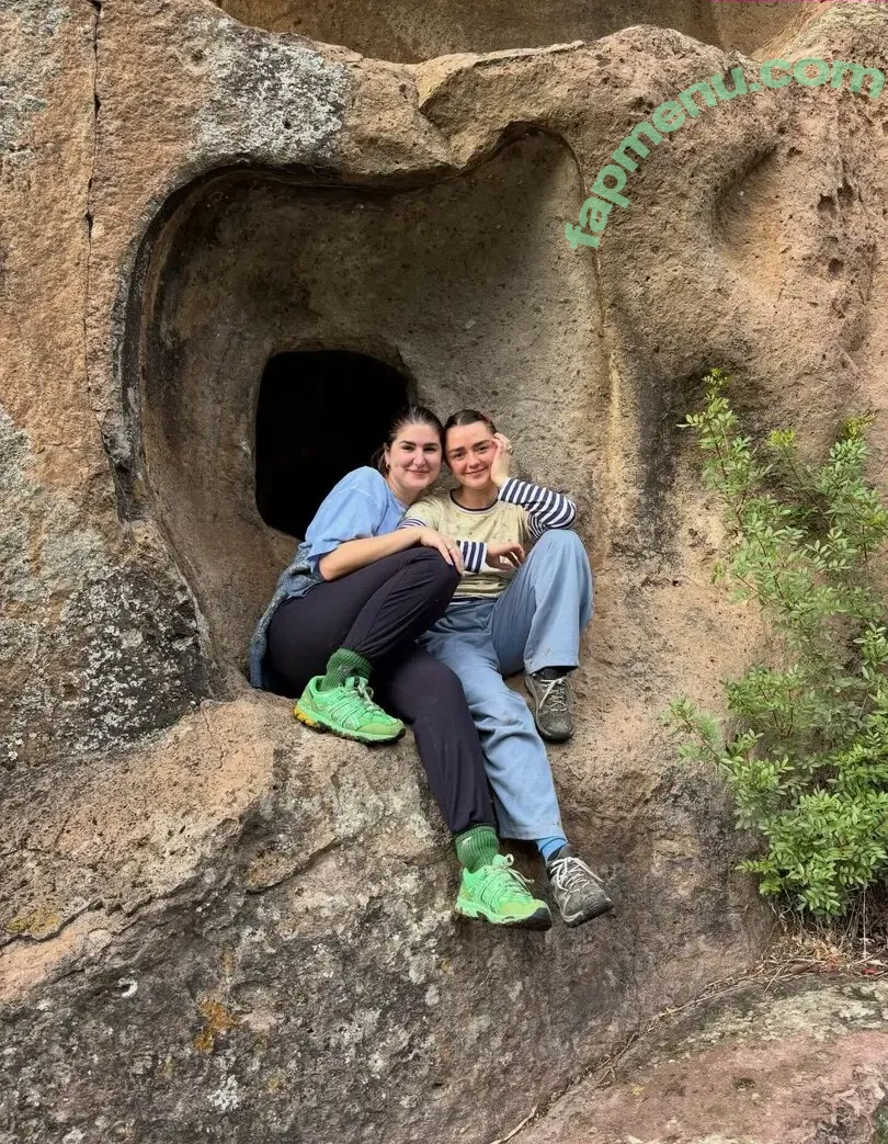 Maisie Williams nude photo #0161 (MaisieWilliamsOfficial / Maisie_Williams)